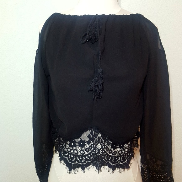 Lace Trim Cold Shoulder Crop Top | Medium - Picture 2 of 3